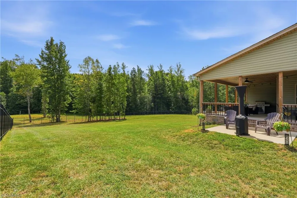 8829 Belews Ridge Road Stokesdale, NC 27357