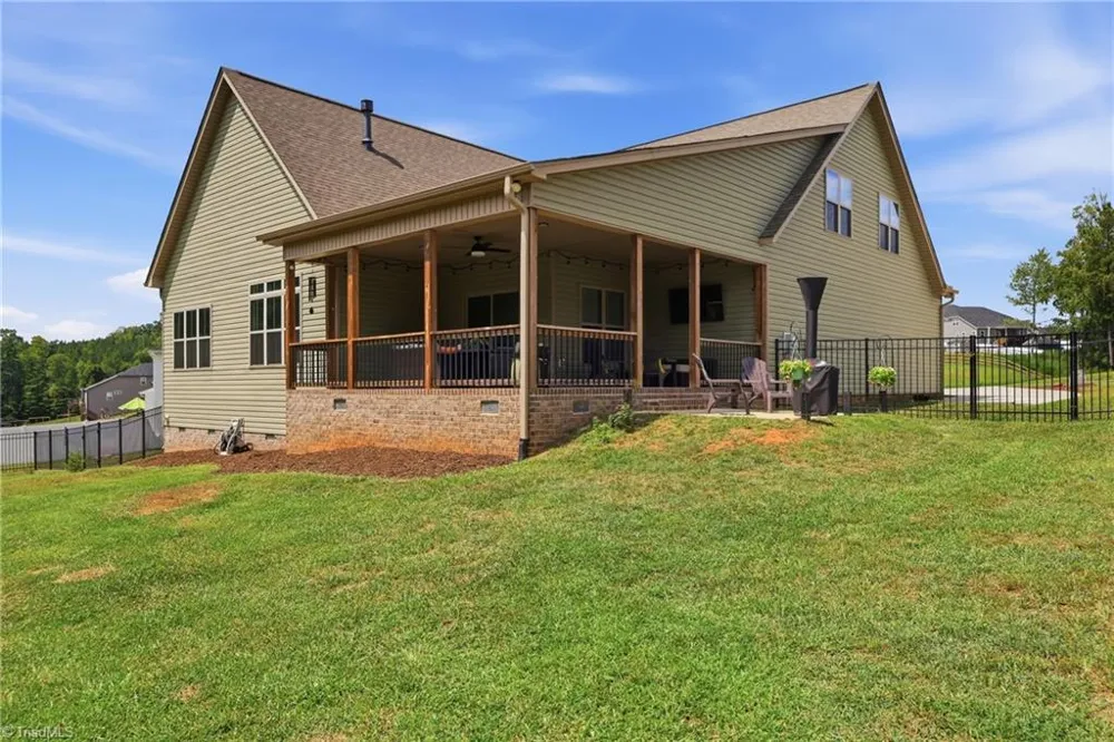 8829 Belews Ridge Road Stokesdale, NC 27357