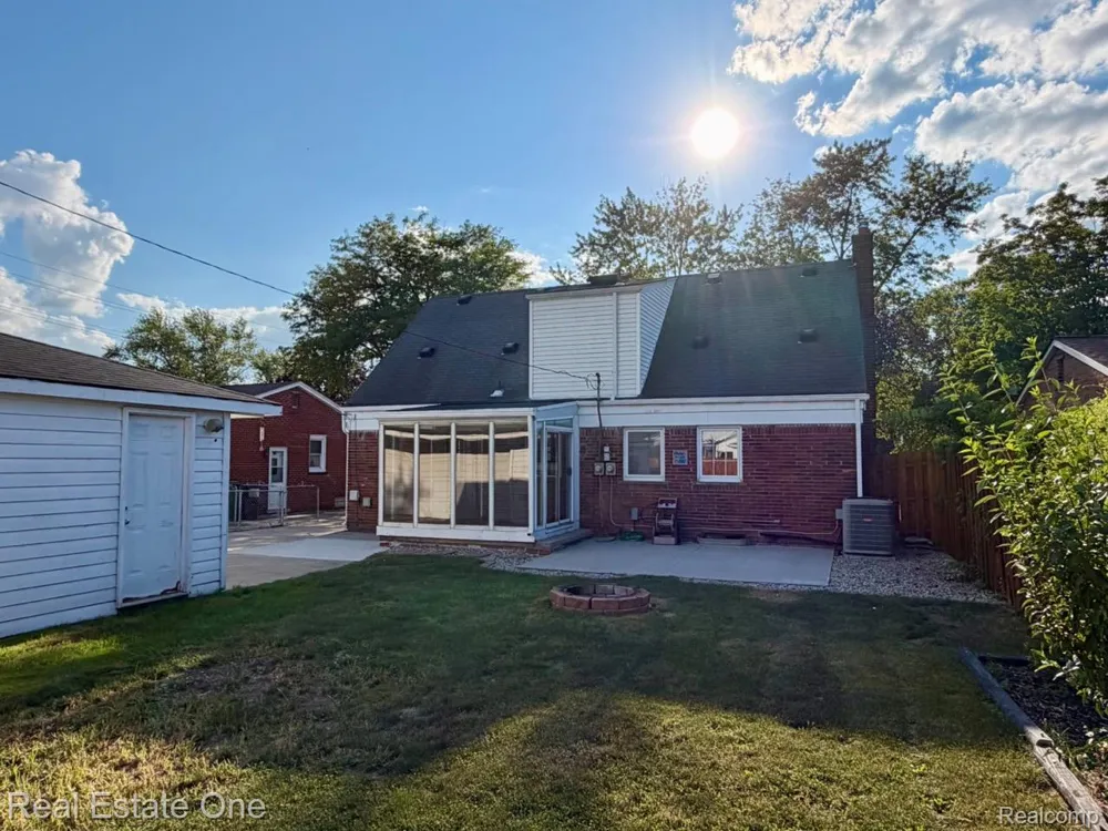 16343 Drake Street Southgate City, MI 48195
