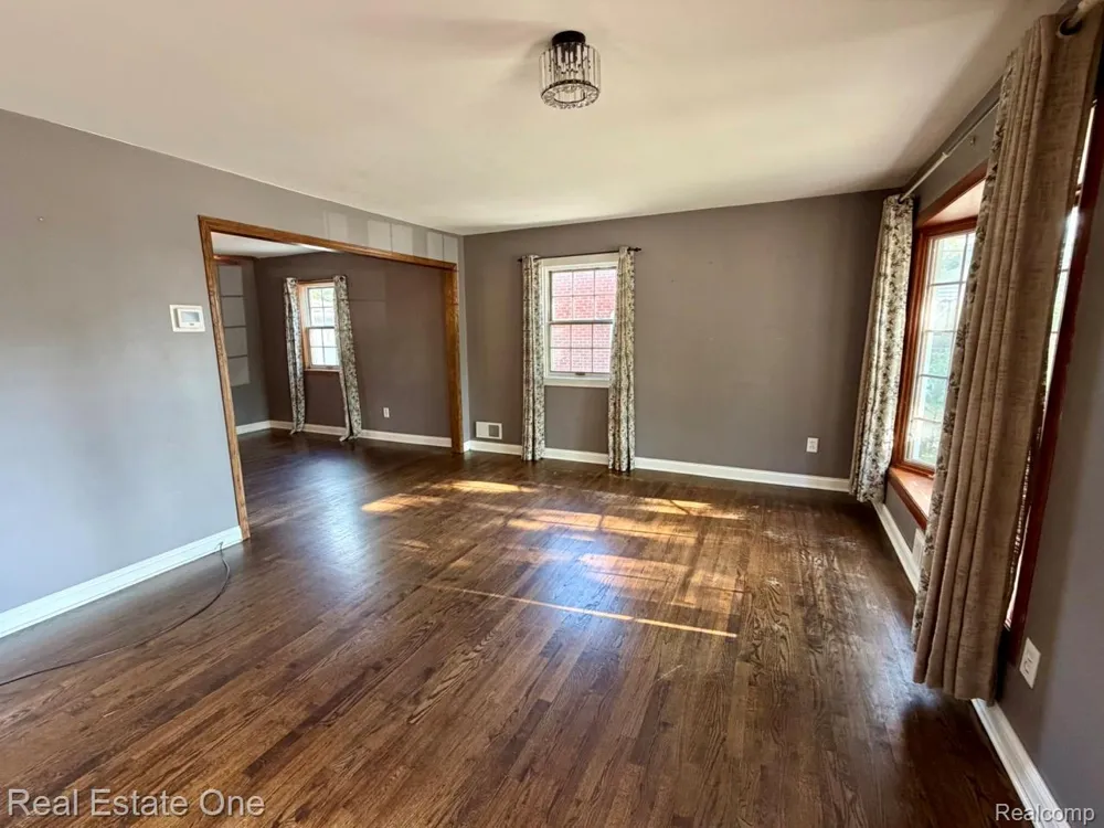 16343 Drake Street Southgate City, MI 48195