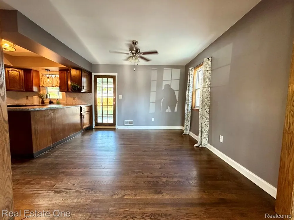 16343 Drake Street Southgate City, MI 48195