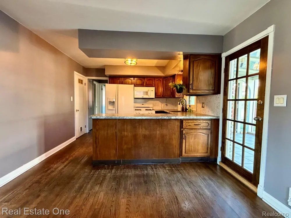 16343 Drake Street Southgate City, MI 48195