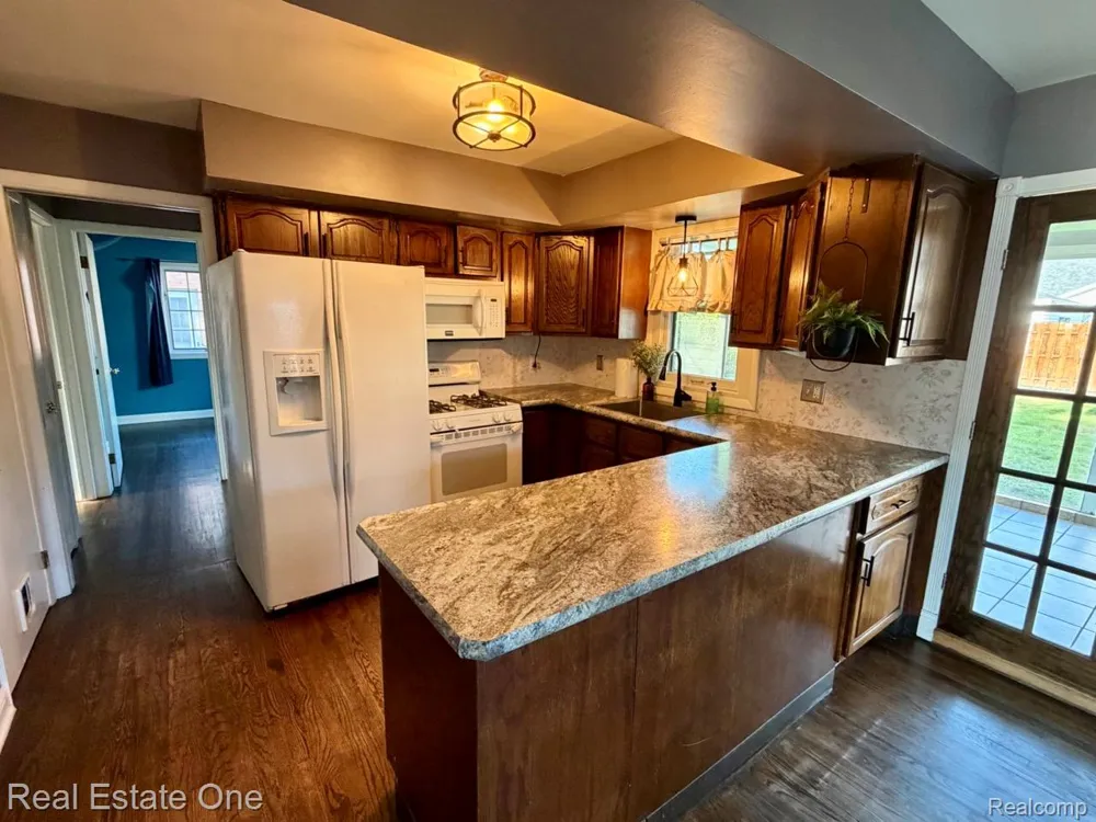 16343 Drake Street Southgate City, MI 48195