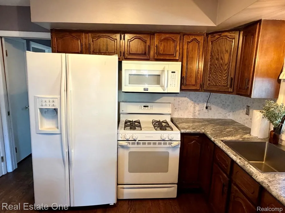 16343 Drake Street Southgate City, MI 48195