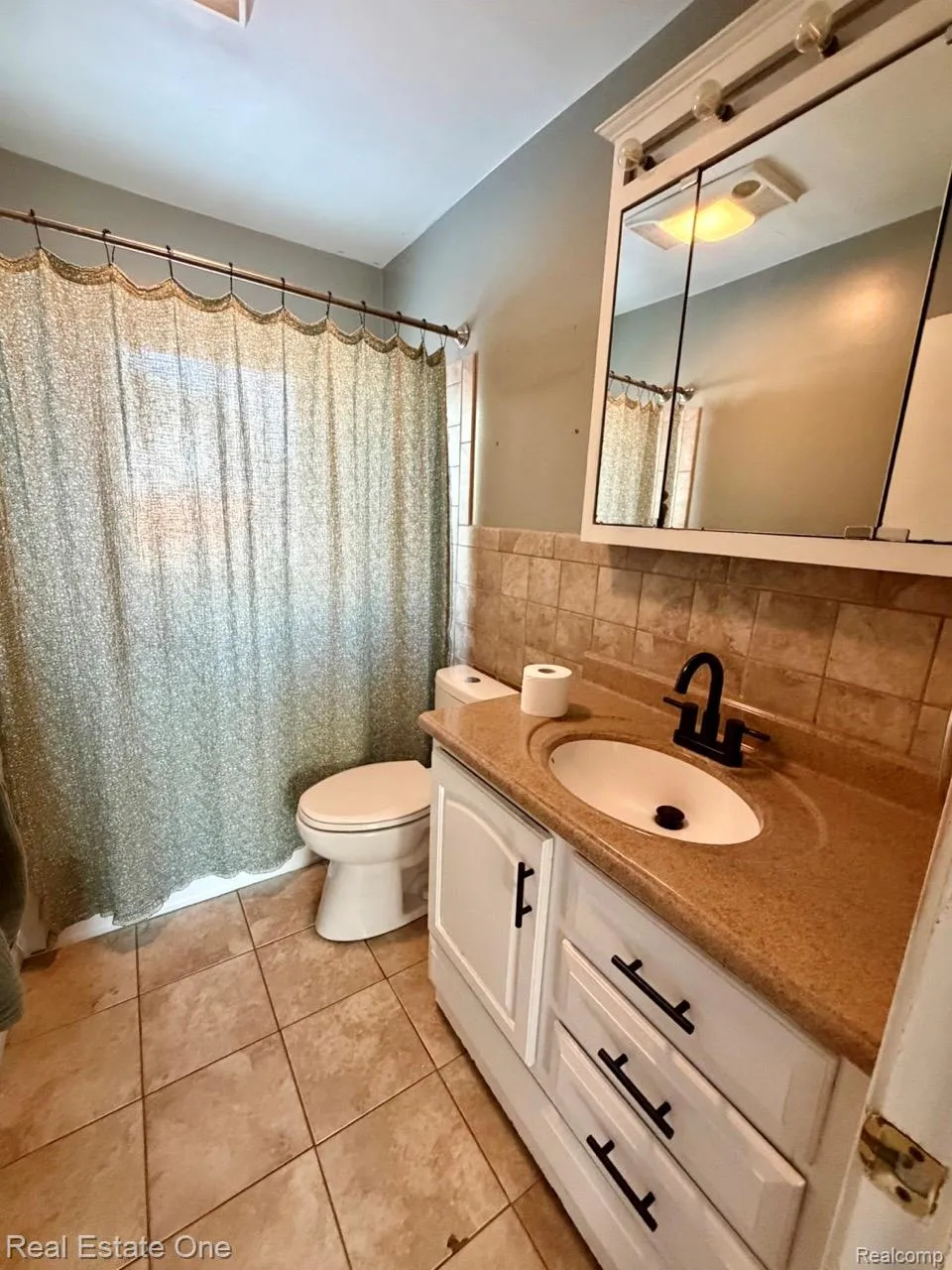 16343 Drake Street Southgate City, MI 48195