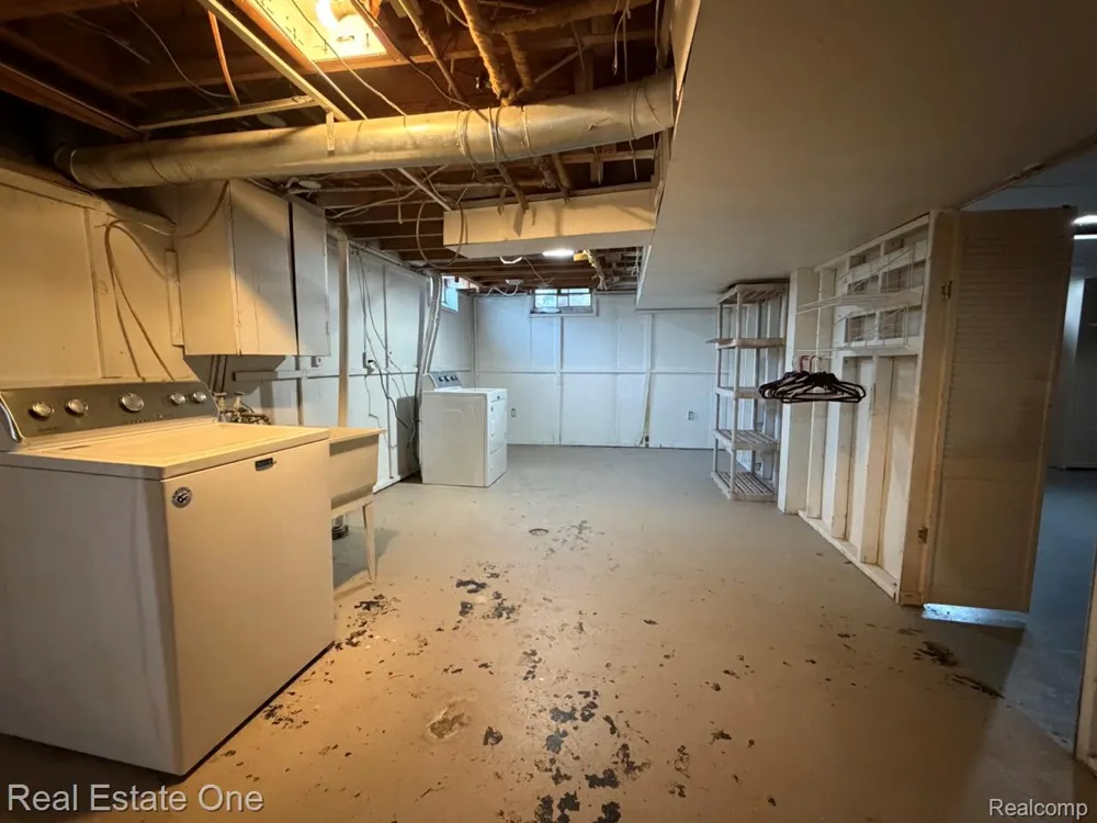 16343 Drake Street Southgate City, MI 48195
