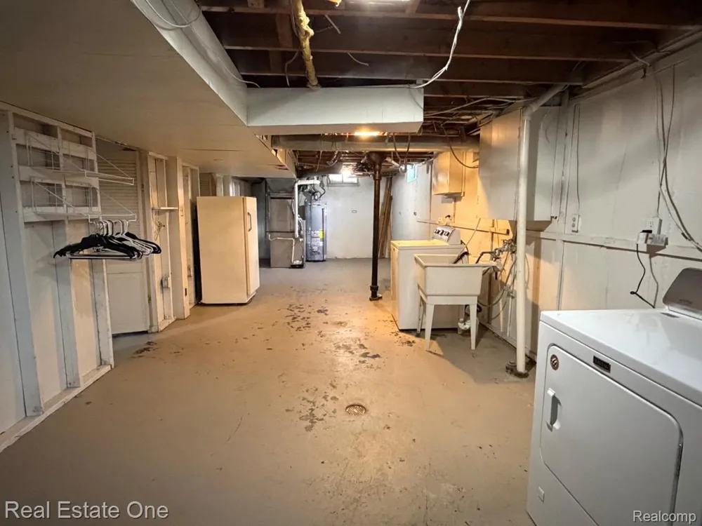 16343 Drake Street Southgate City, MI 48195