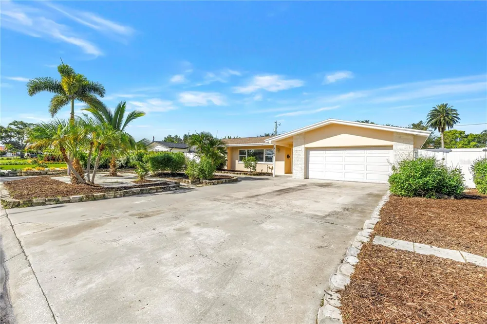 2053 DOLPHIN BOULEVARD S St Petersburg, FL 33707
