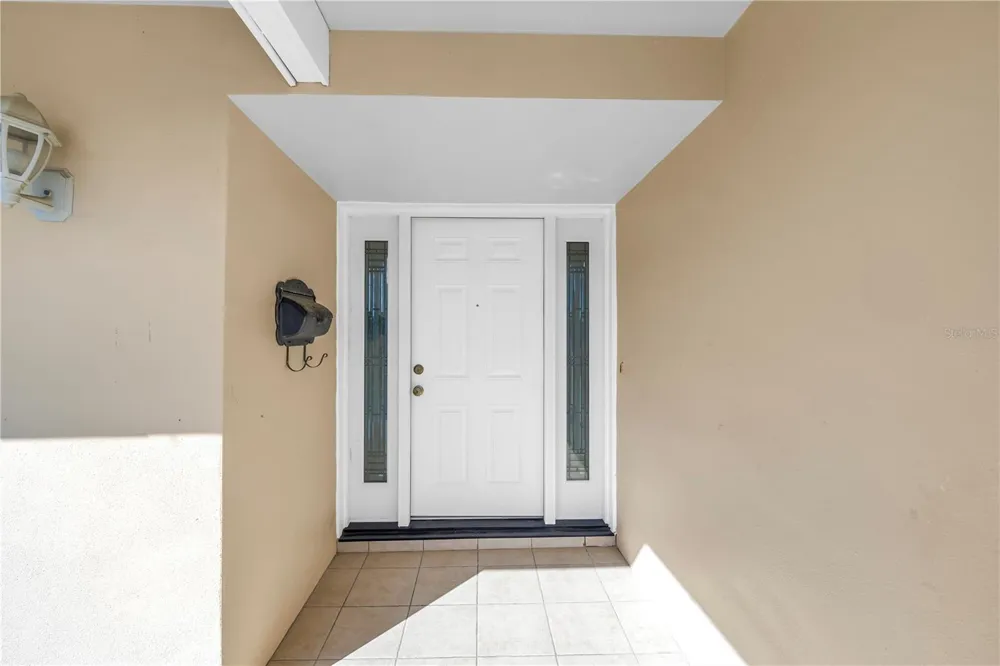 2053 DOLPHIN BOULEVARD S St Petersburg, FL 33707