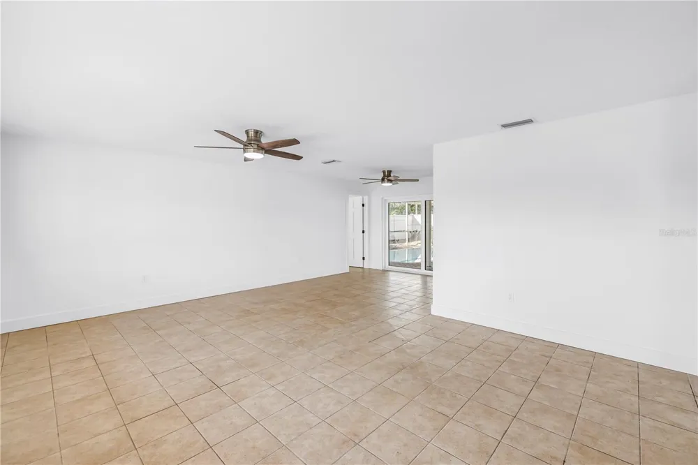 2053 DOLPHIN BOULEVARD S St Petersburg, FL 33707
