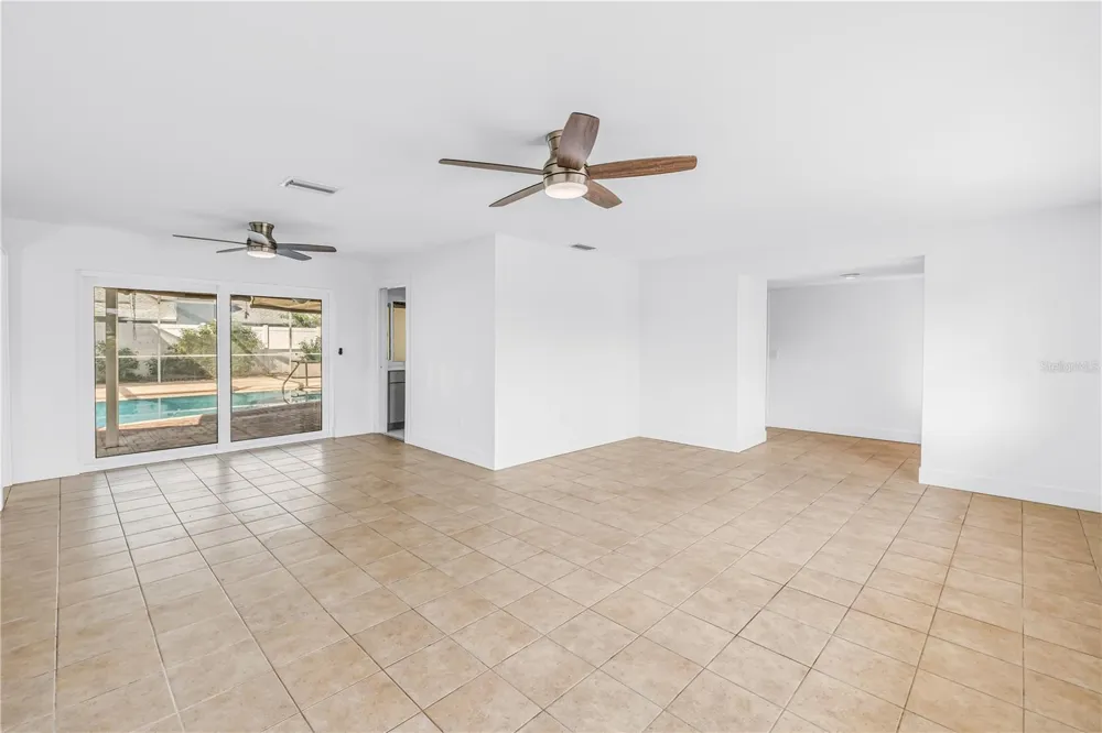 2053 DOLPHIN BOULEVARD S St Petersburg, FL 33707