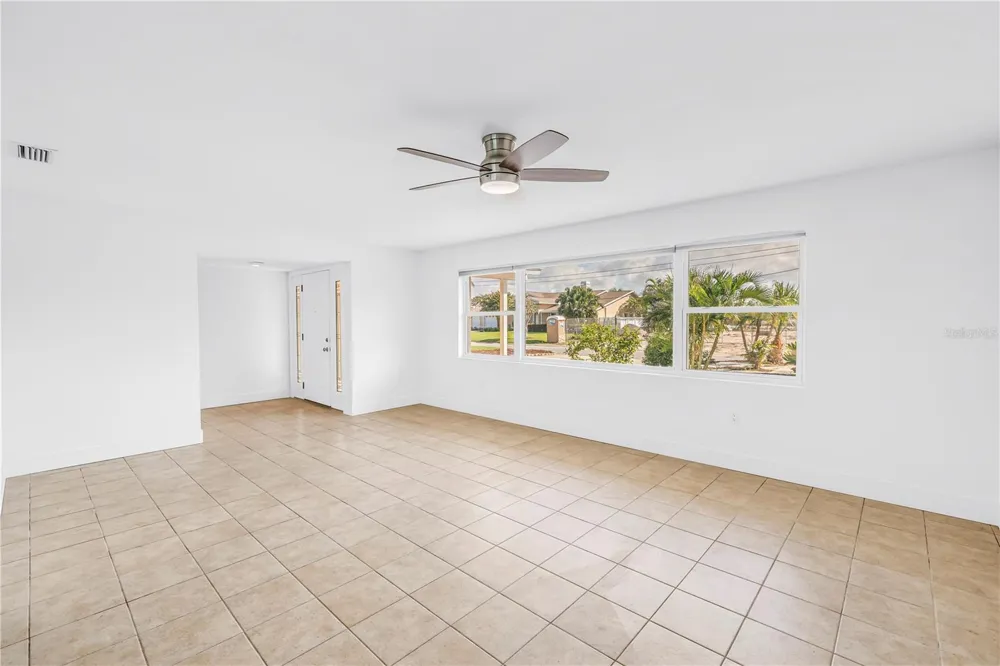 2053 DOLPHIN BOULEVARD S St Petersburg, FL 33707