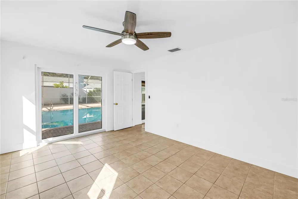 2053 DOLPHIN BOULEVARD S St Petersburg, FL 33707