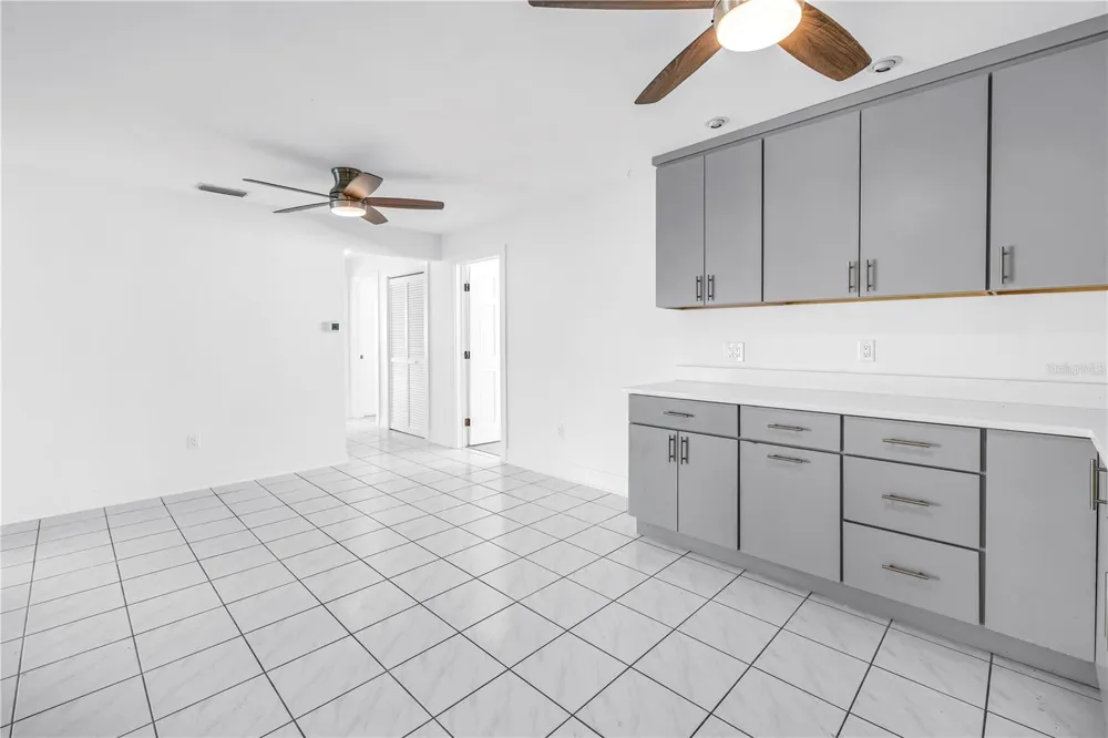 2053 DOLPHIN BOULEVARD S St Petersburg, FL 33707