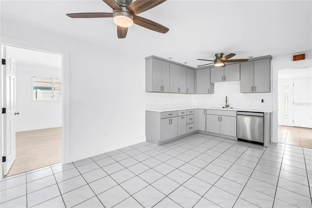 2053 DOLPHIN BOULEVARD S St Petersburg, FL 33707