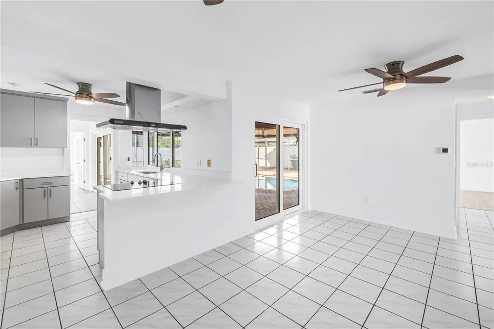 2053 DOLPHIN BOULEVARD S St Petersburg, FL 33707