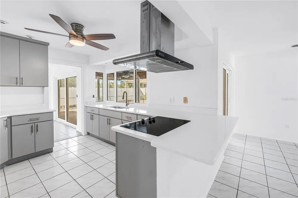 2053 DOLPHIN BOULEVARD S St Petersburg, FL 33707