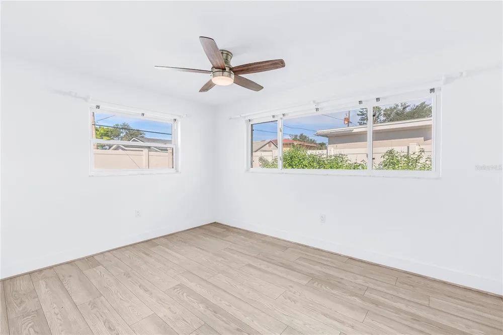 2053 DOLPHIN BOULEVARD S St Petersburg, FL 33707