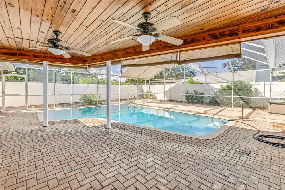 2053 DOLPHIN BOULEVARD S St Petersburg, FL 33707