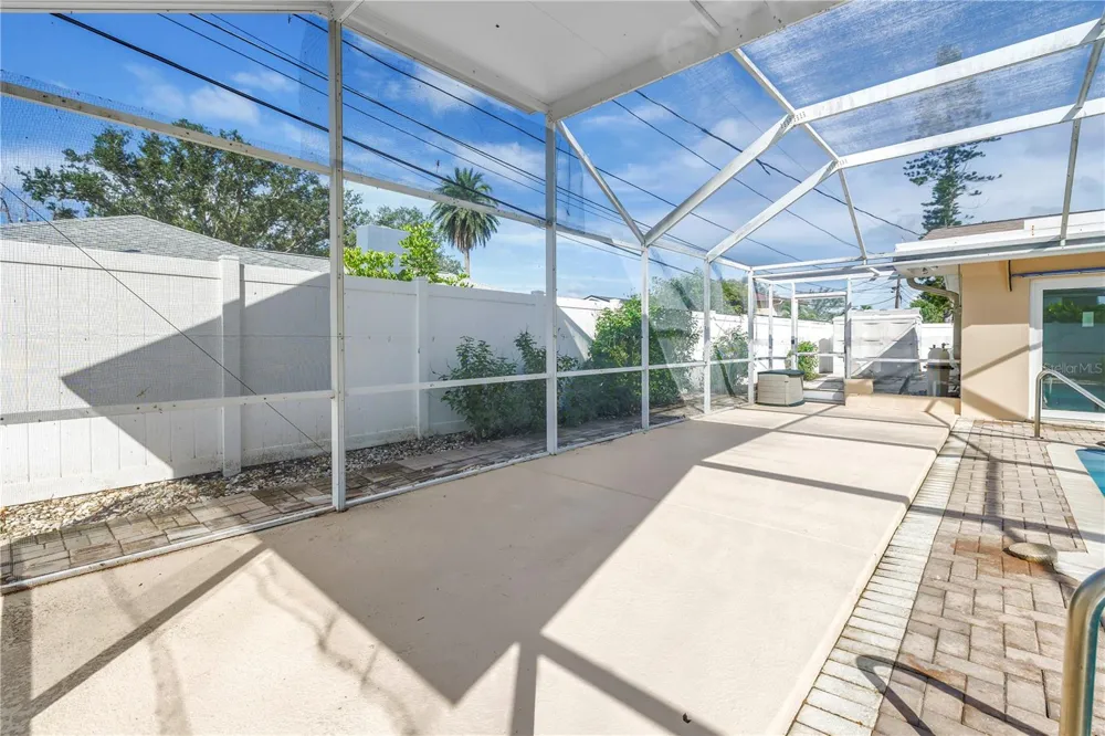 2053 DOLPHIN BOULEVARD S St Petersburg, FL 33707