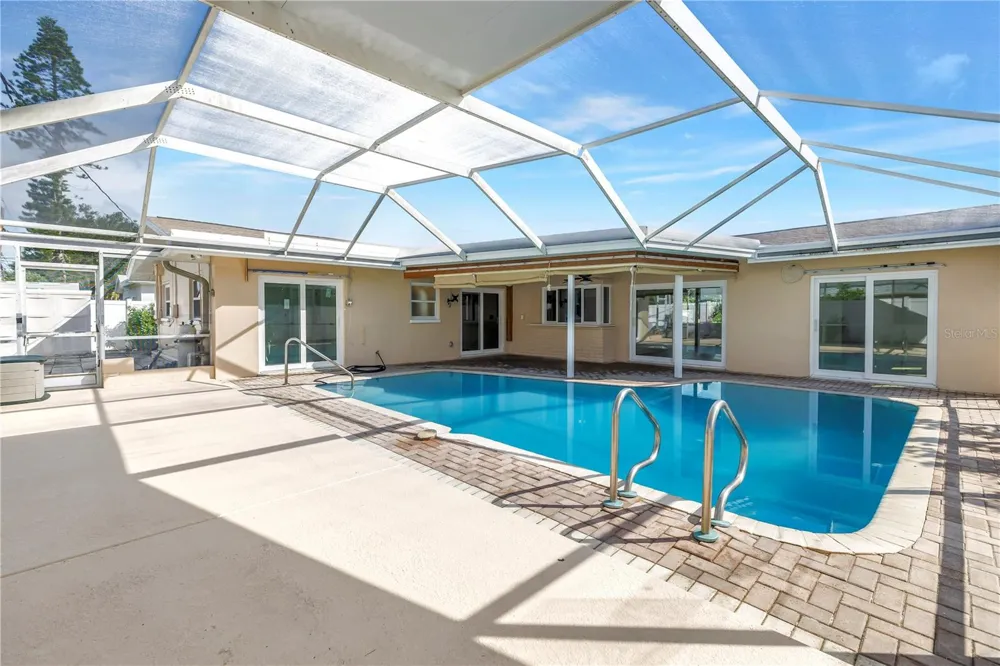 2053 DOLPHIN BOULEVARD S St Petersburg, FL 33707