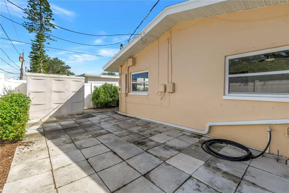 2053 DOLPHIN BOULEVARD S St Petersburg, FL 33707