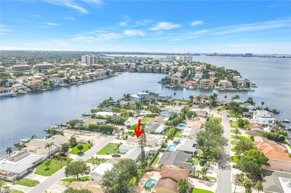 2053 DOLPHIN BOULEVARD S St Petersburg, FL 33707