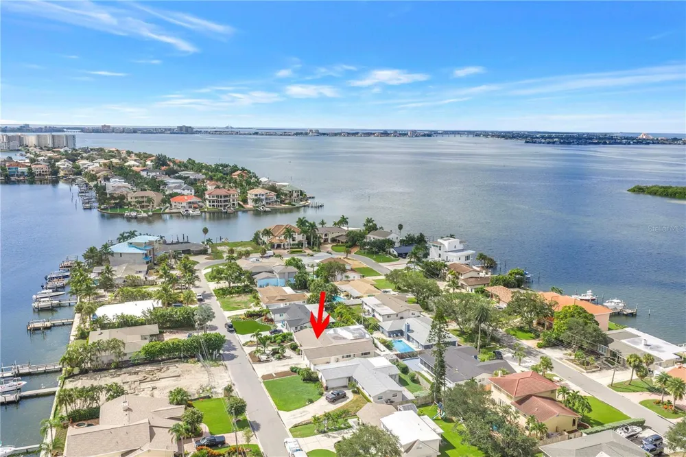 2053 DOLPHIN BOULEVARD S St Petersburg, FL 33707