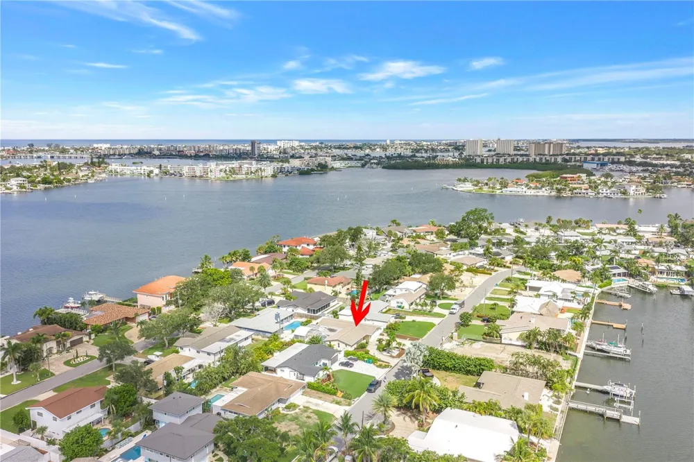 2053 DOLPHIN BOULEVARD S St Petersburg, FL 33707