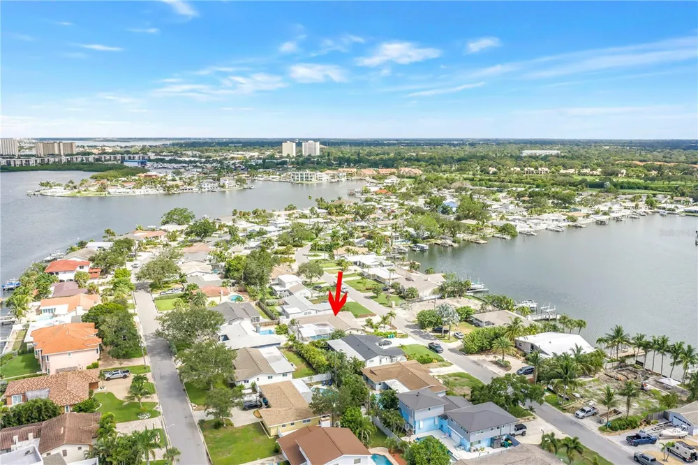 2053 DOLPHIN BOULEVARD S St Petersburg, FL 33707