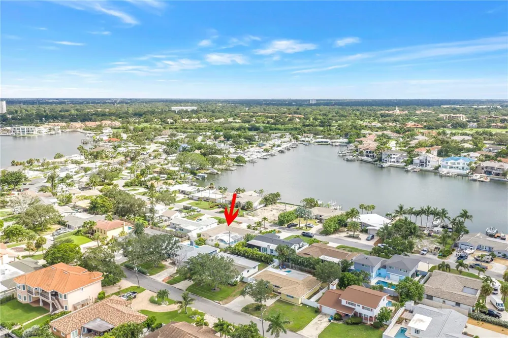 2053 DOLPHIN BOULEVARD S St Petersburg, FL 33707