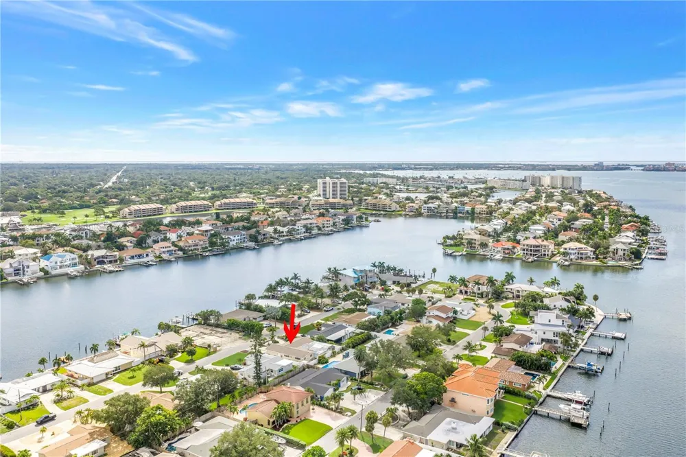 2053 DOLPHIN BOULEVARD S St Petersburg, FL 33707