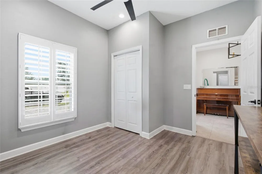 1873 64TH AVENUE St Petersburg, FL 33702