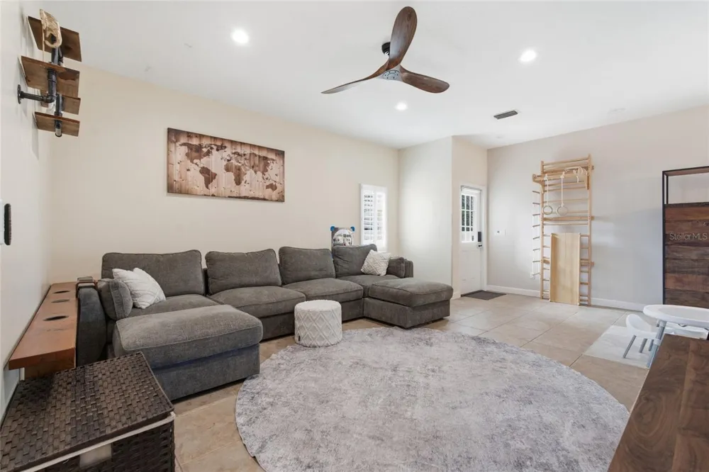 1873 64TH AVENUE St Petersburg, FL 33702