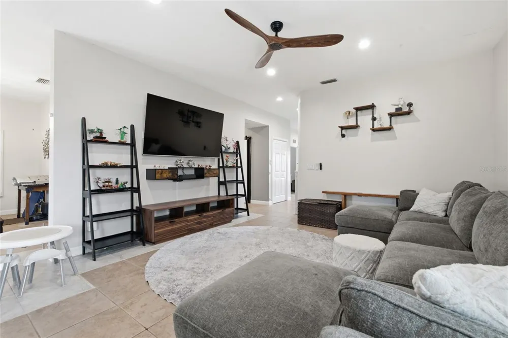 1873 64TH AVENUE St Petersburg, FL 33702