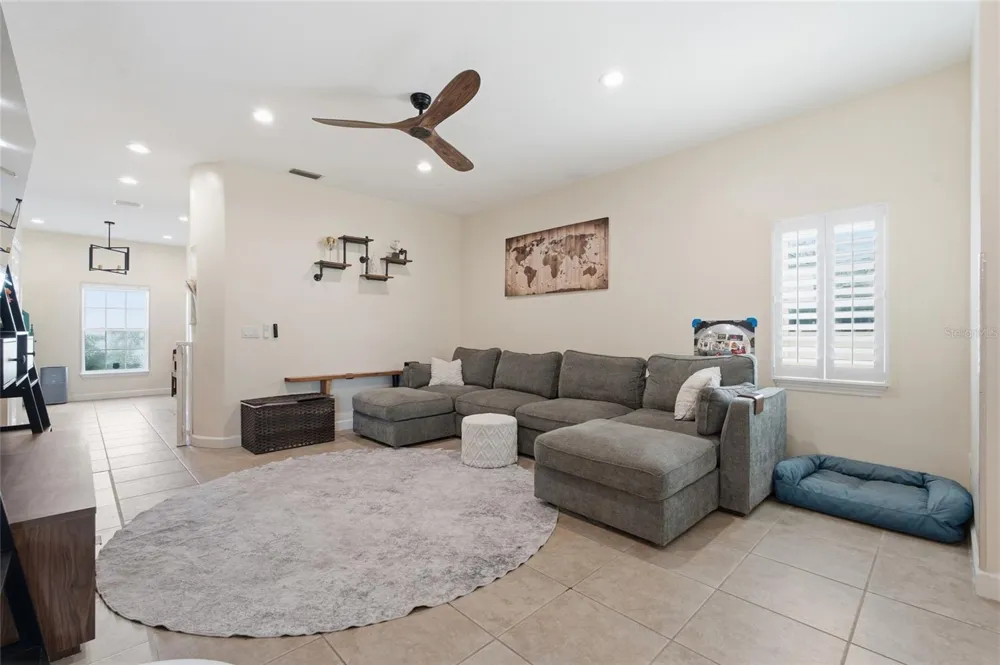 1873 64TH AVENUE St Petersburg, FL 33702