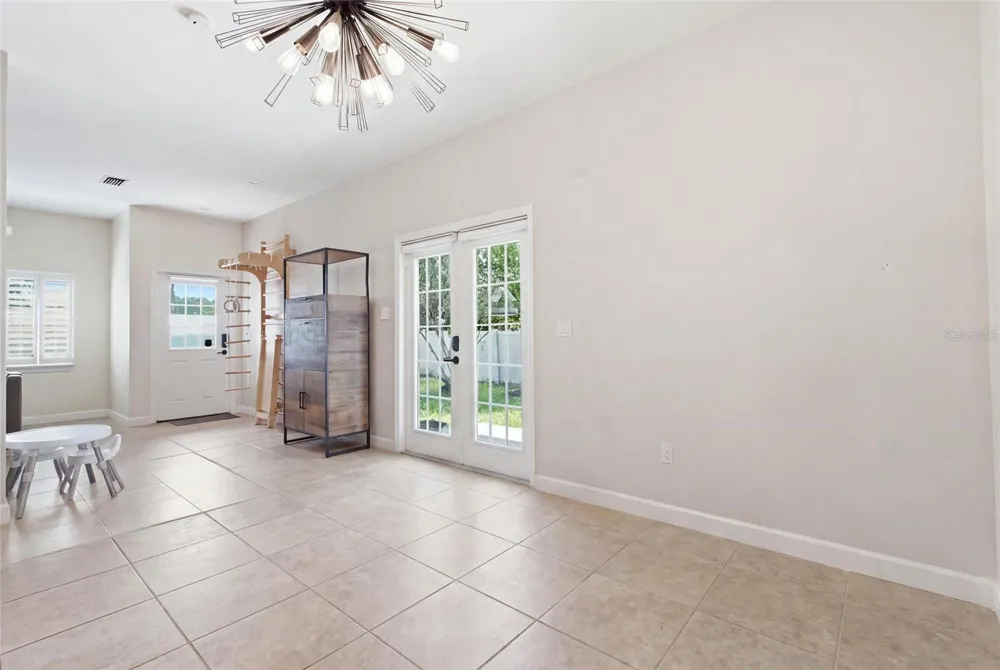 1873 64TH AVENUE St Petersburg, FL 33702