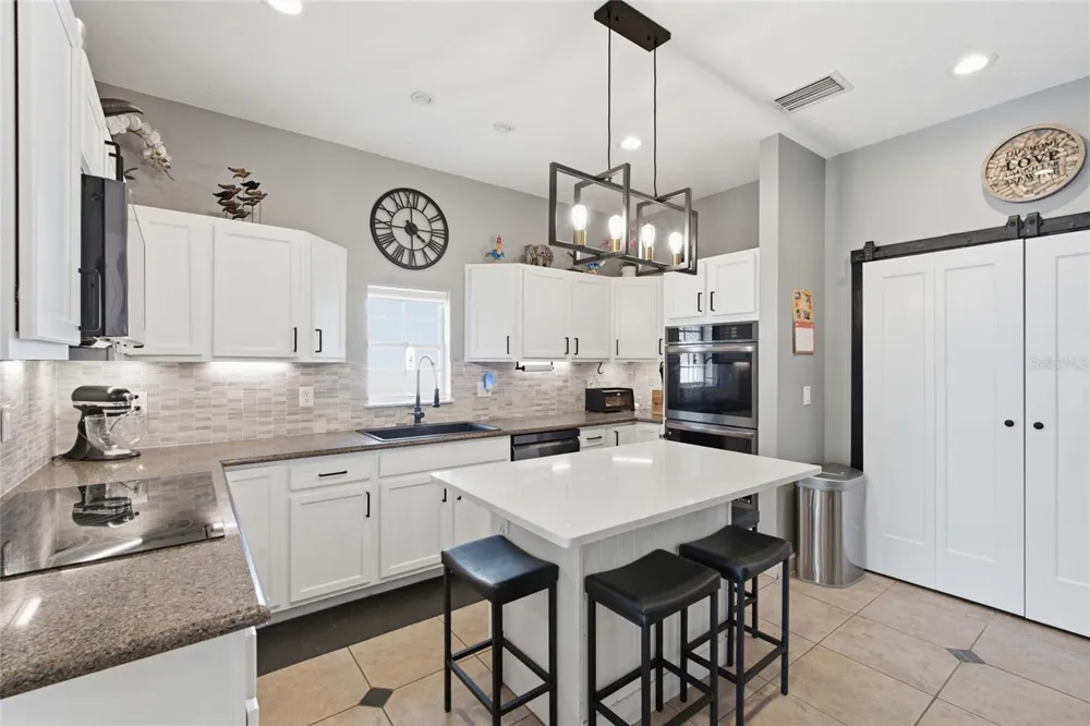 1873 64TH AVENUE St Petersburg, FL 33702