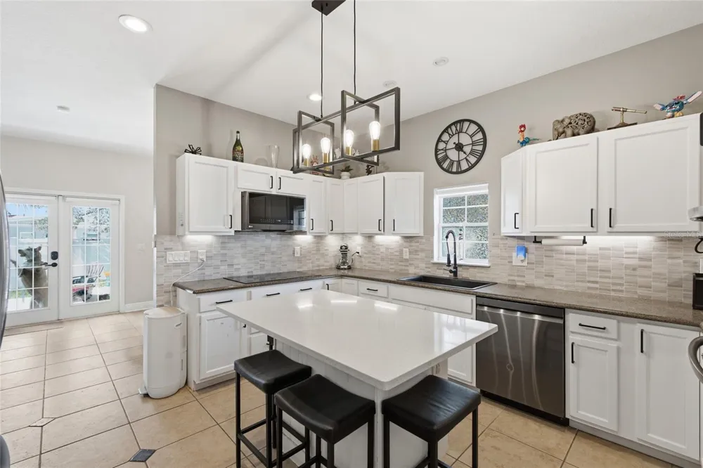 1873 64TH AVENUE St Petersburg, FL 33702