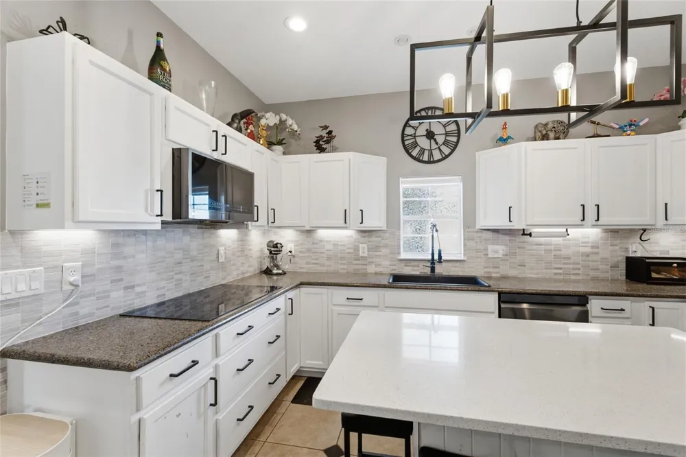 1873 64TH AVENUE St Petersburg, FL 33702