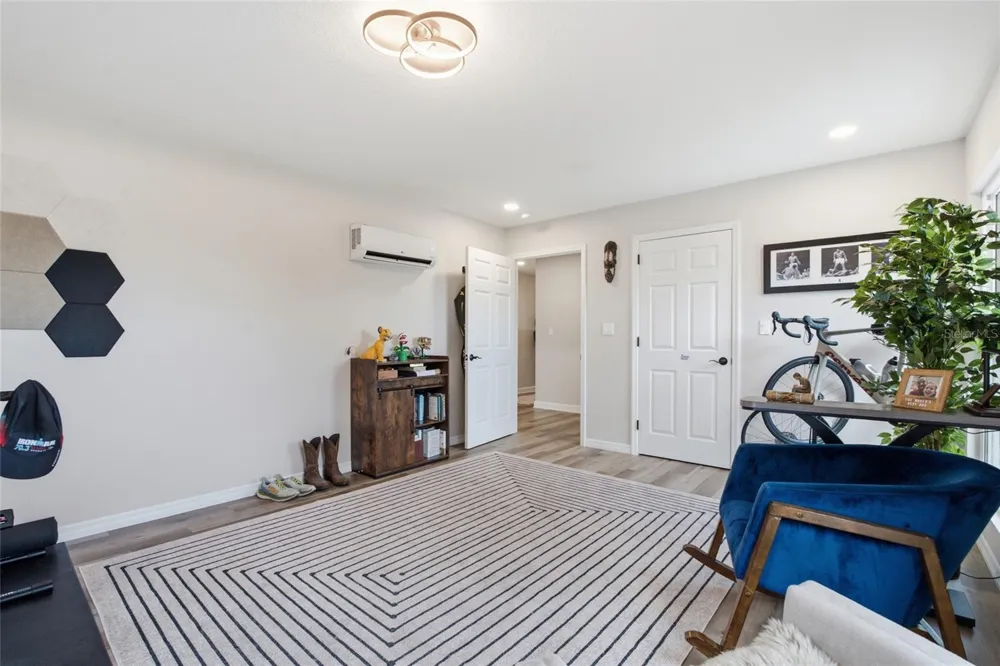 1873 64TH AVENUE St Petersburg, FL 33702