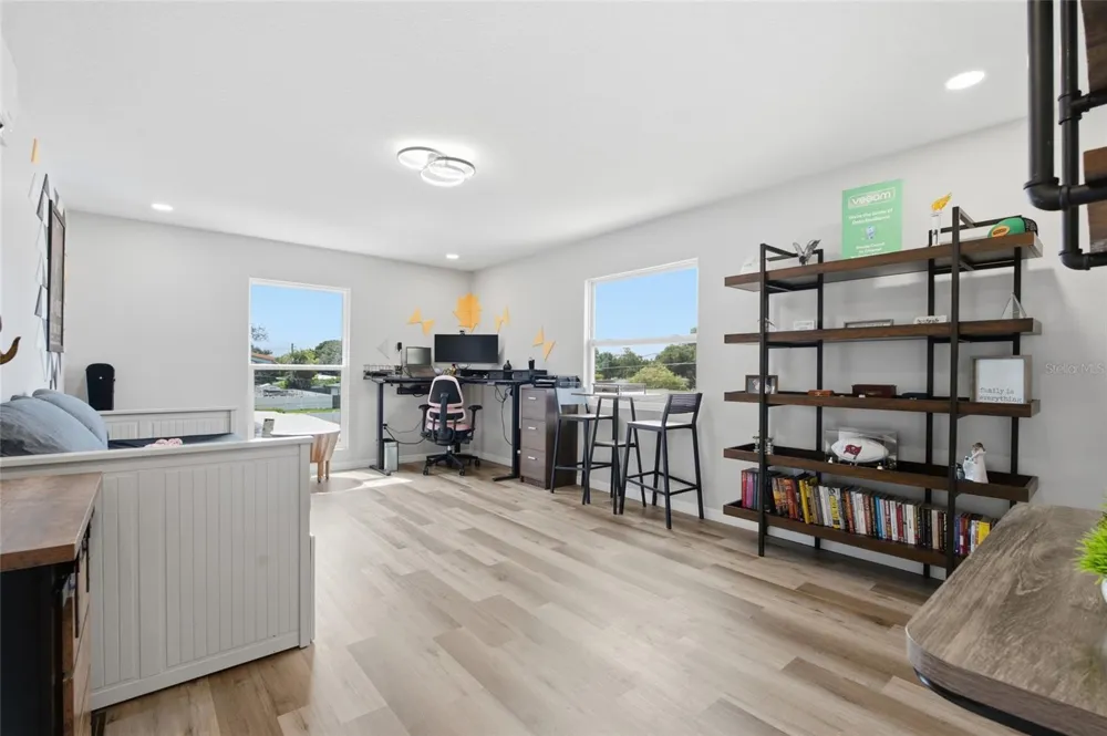 1873 64TH AVENUE St Petersburg, FL 33702
