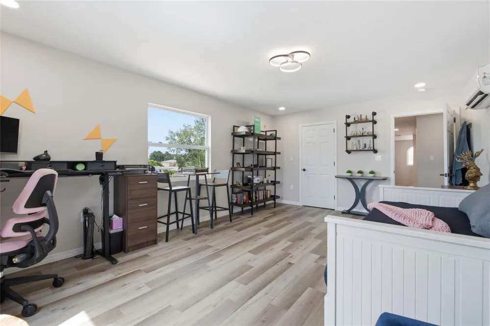 1873 64TH AVENUE St Petersburg, FL 33702