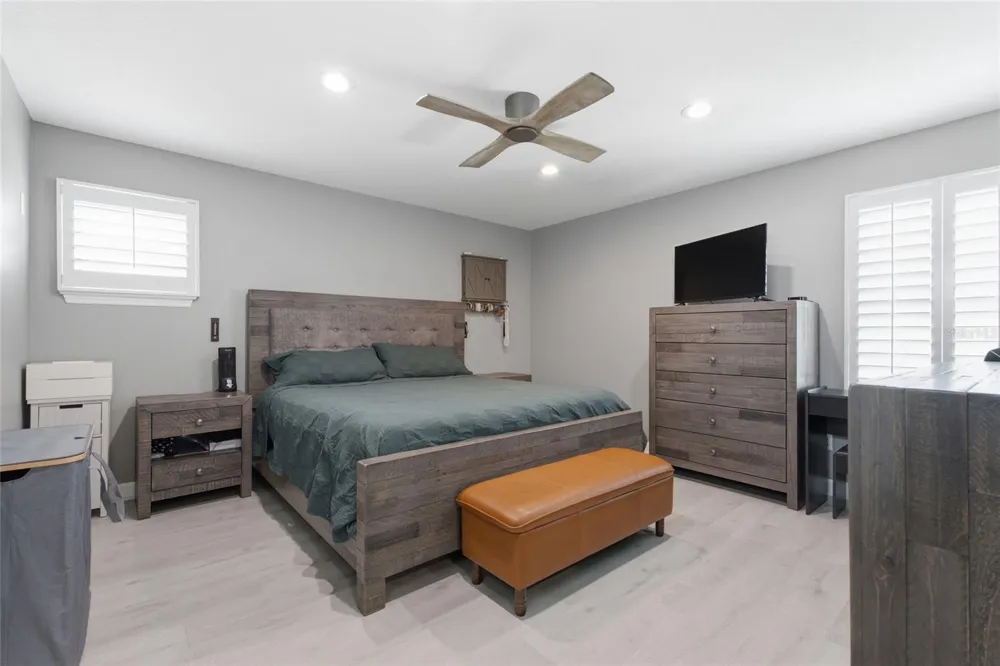 1873 64TH AVENUE St Petersburg, FL 33702