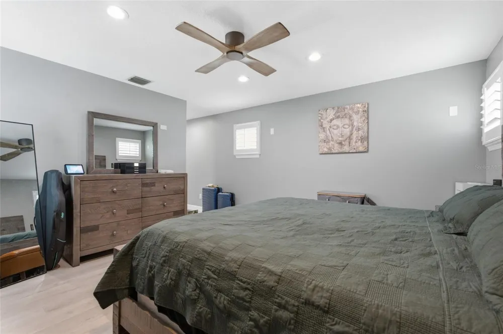 1873 64TH AVENUE St Petersburg, FL 33702
