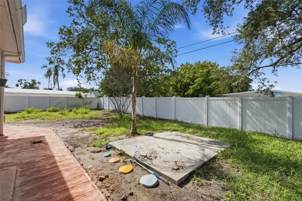 1873 64TH AVENUE St Petersburg, FL 33702
