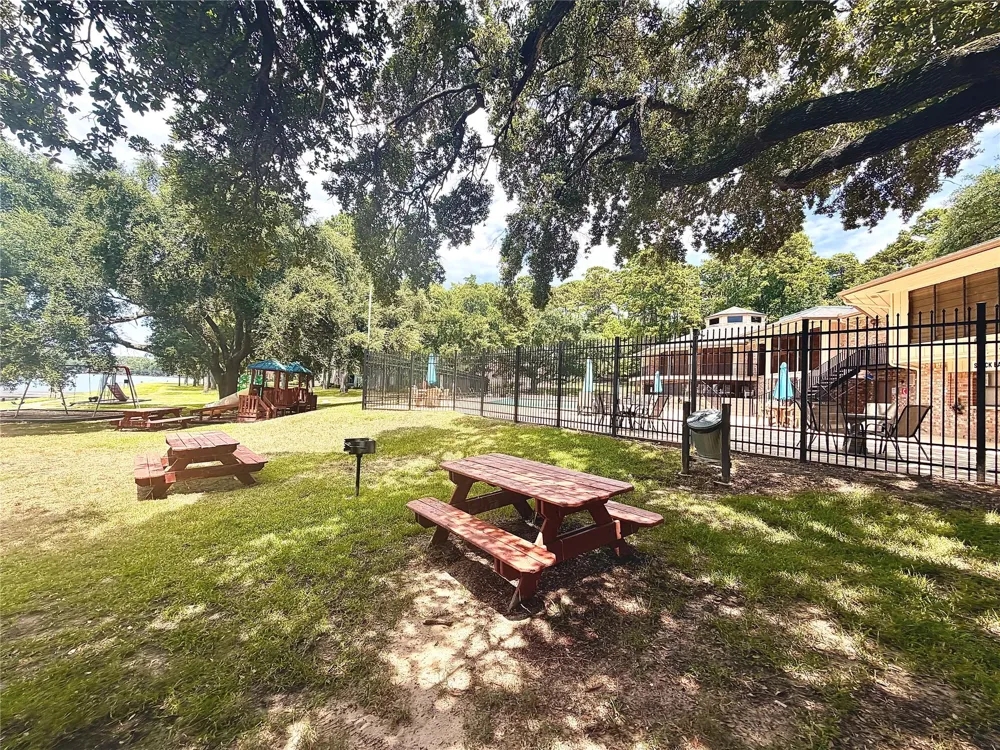 13934 Dolphin Drive Willis, TX 77318