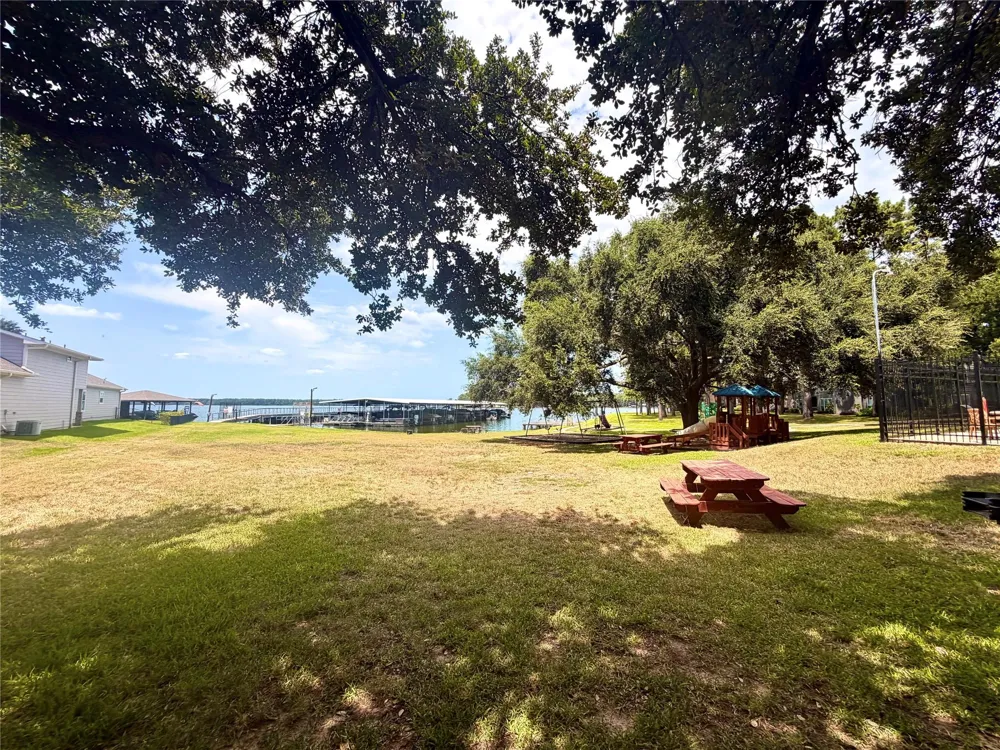 13934 Dolphin Drive Willis, TX 77318