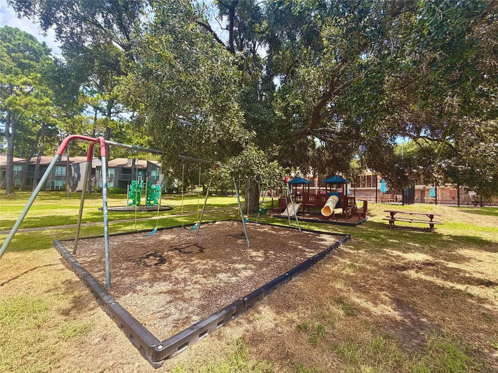 13934 Dolphin Drive Willis, TX 77318