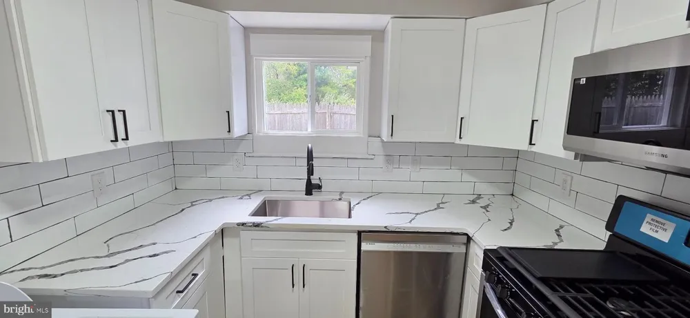 4 LOGAN COURT Sicklerville, NJ 08081